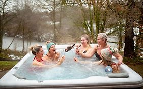 P72 - Swift Pod With Hot Tub